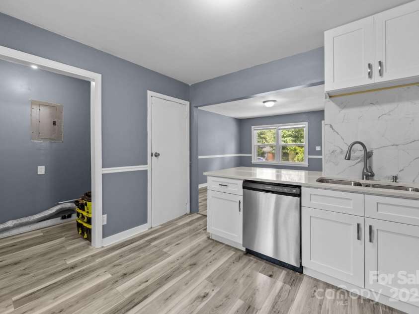 2715 Sonora Lane, Charlotte, NC 28208.  MLS# CAR4284224, YatesRealty ID 30090. 