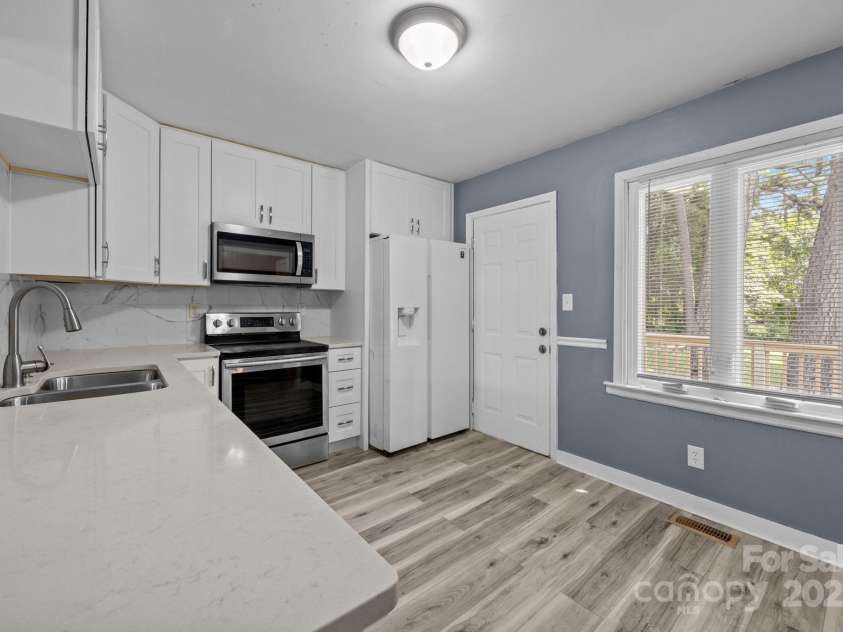 2715 Sonora Lane, Charlotte, NC 28208.  MLS# CAR4284224, YatesRealty ID 30090. 