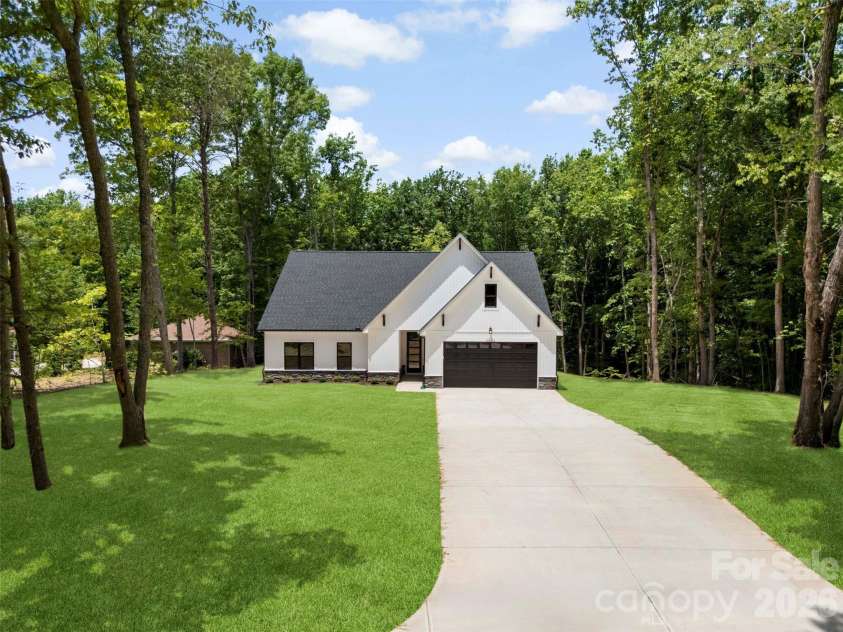 4523 Binwhe Lane, Gastonia, NC 28052.  MLS# CAR4392107, YatesRealty ID 30091. Virtual green grass