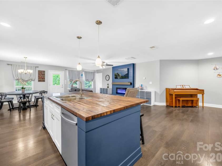 953 Rocky Meadows Lane, Concord, NC 28025.  MLS# CAR4384156, YatesRealty ID 30092. 