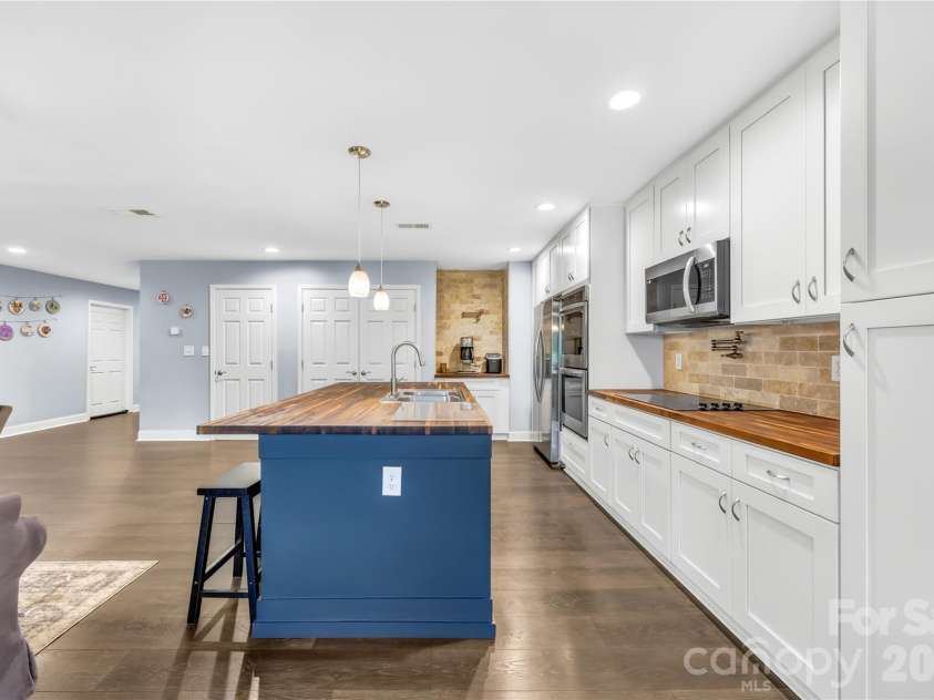 953 Rocky Meadows Lane, Concord, NC 28025.  MLS# CAR4384156, YatesRealty ID 30092. 