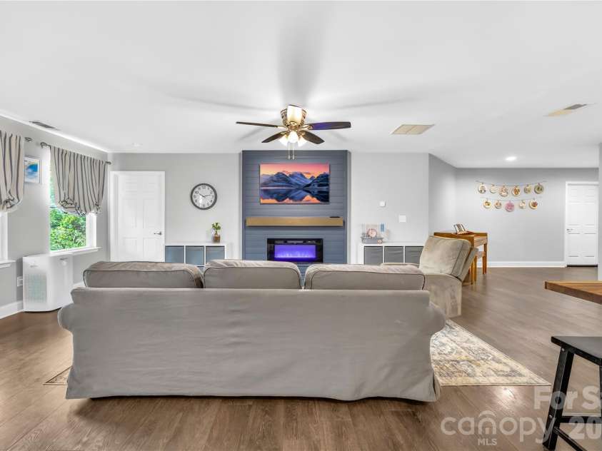 953 Rocky Meadows Lane, Concord, NC 28025.  MLS# CAR4384156, YatesRealty ID 30092. 