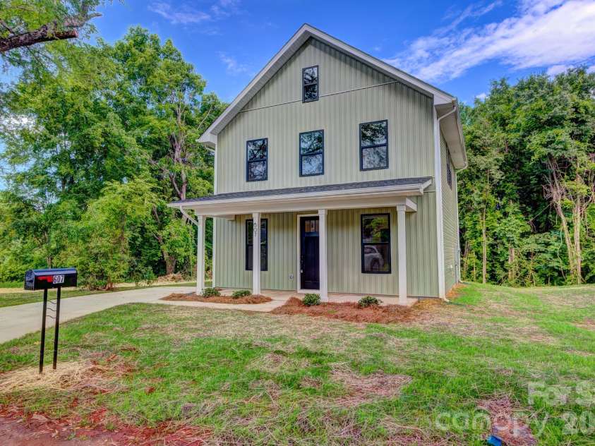 607 LeGrand Street, Shelby, NC 28150.  MLS# CAR4390566, YatesRealty ID 30094. 