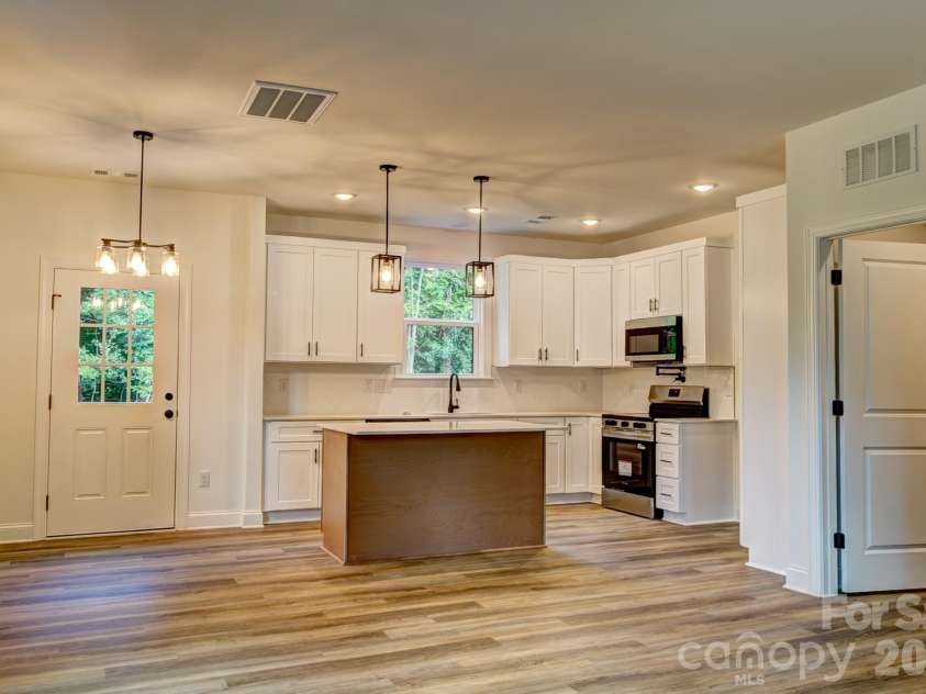 607 LeGrand Street, Shelby, NC 28150.  MLS# CAR4390566, YatesRealty ID 30094. 