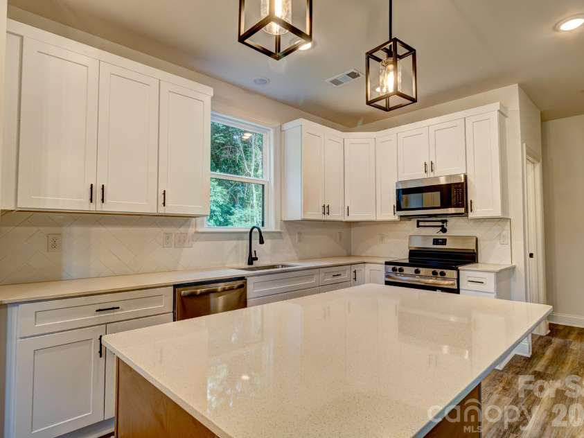 607 LeGrand Street, Shelby, NC 28150.  MLS# CAR4390566, YatesRealty ID 30094. 