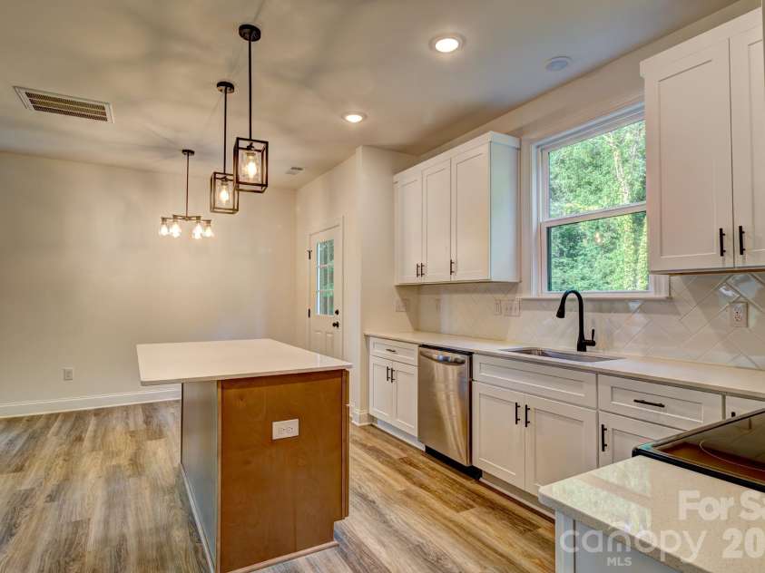 607 LeGrand Street, Shelby, NC 28150.  MLS# CAR4390566, YatesRealty ID 30094. 