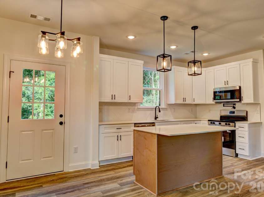607 LeGrand Street, Shelby, NC 28150.  MLS# CAR4390566, YatesRealty ID 30094. 