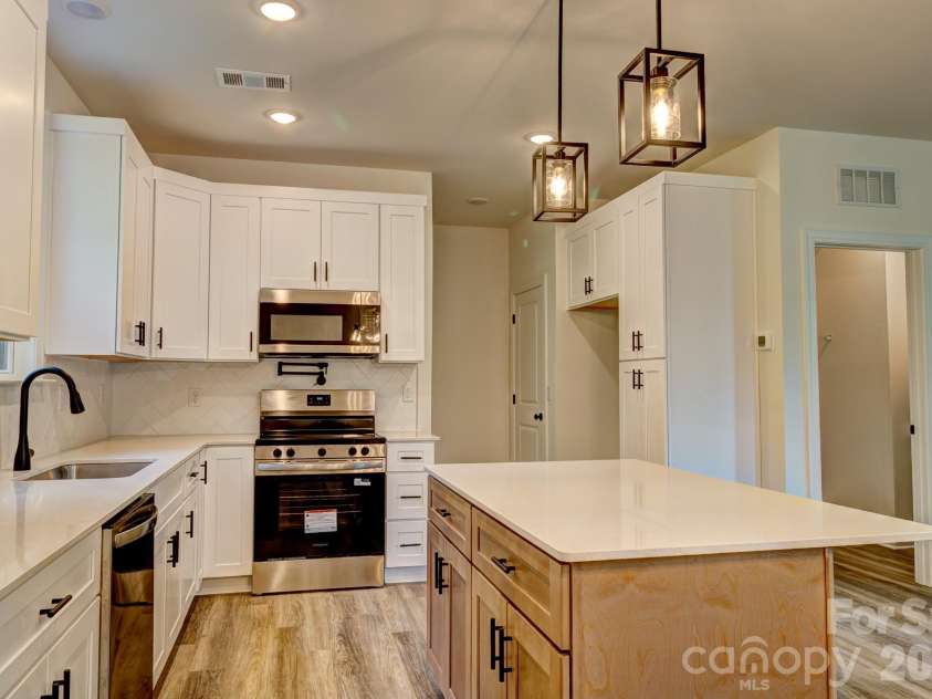 607 LeGrand Street, Shelby, NC 28150.  MLS# CAR4390566, YatesRealty ID 30094. 