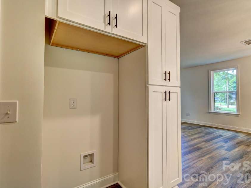 607 LeGrand Street, Shelby, NC 28150.  MLS# CAR4390566, YatesRealty ID 30094. 
