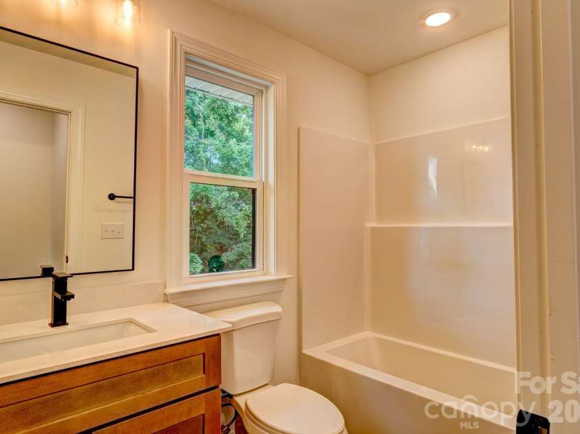 607 LeGrand Street, Shelby, NC 28150.  MLS# CAR4390566, YatesRealty ID 30094. 