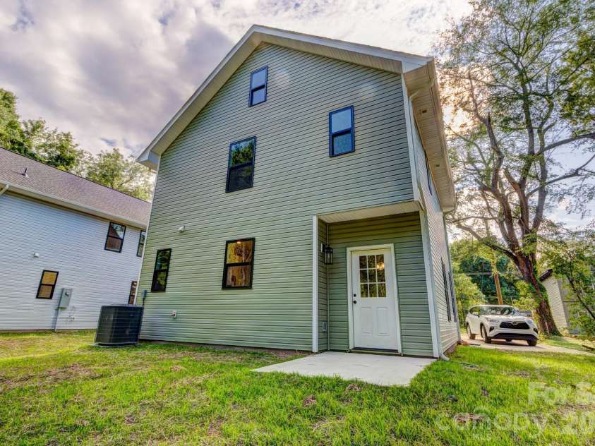 607 LeGrand Street, Shelby, NC 28150.  MLS# CAR4390566, YatesRealty ID 30094. 
