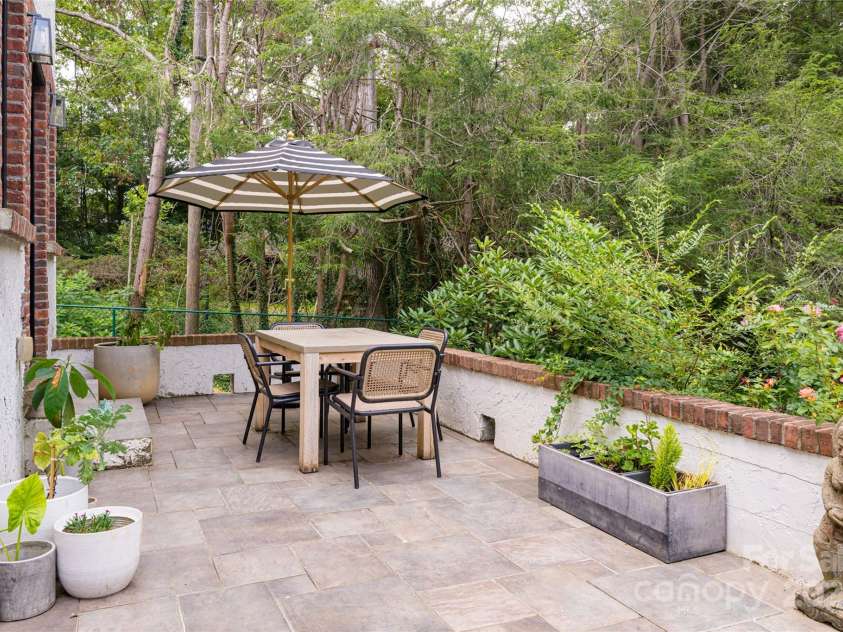 3 Lone Pine Road, Biltmore Forest, NC 28803.  MLS# CAR4286161, YatesRealty ID 30095. 