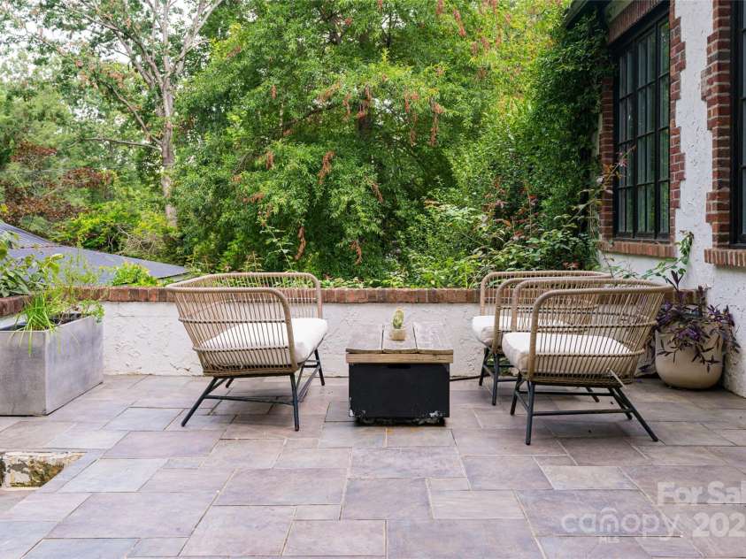 3 Lone Pine Road, Biltmore Forest, NC 28803.  MLS# CAR4286161, YatesRealty ID 30095. 