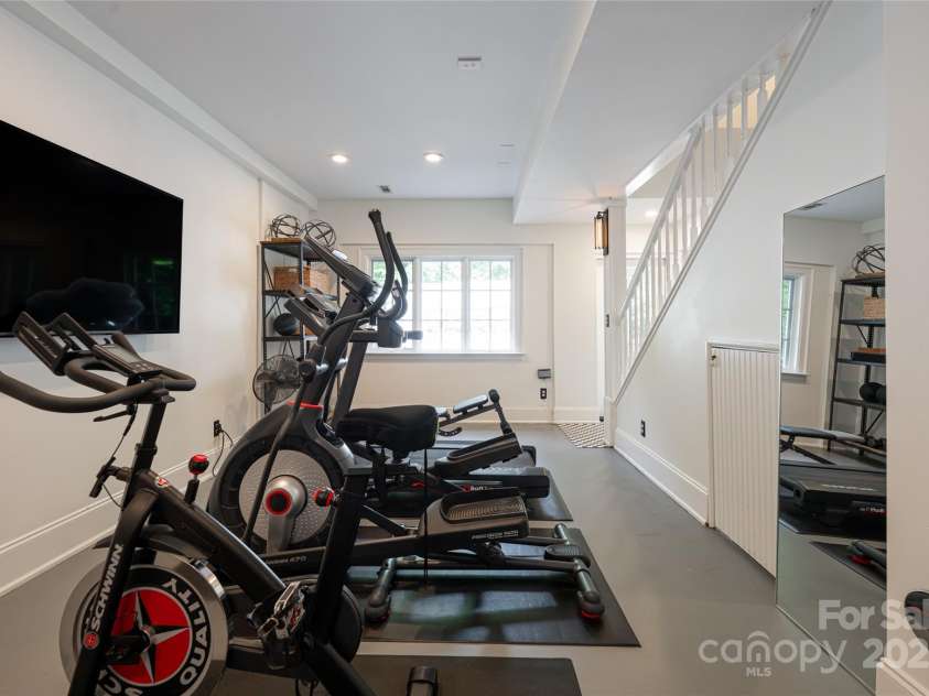 3 Lone Pine Road, Biltmore Forest, NC 28803.  MLS# CAR4286161, YatesRealty ID 30095. 