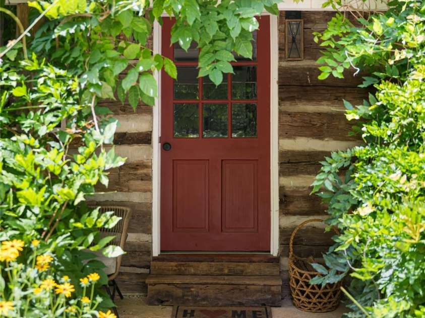 3 Lone Pine Road, Biltmore Forest, NC 28803.  MLS# CAR4286161, YatesRealty ID 30095. Cabin