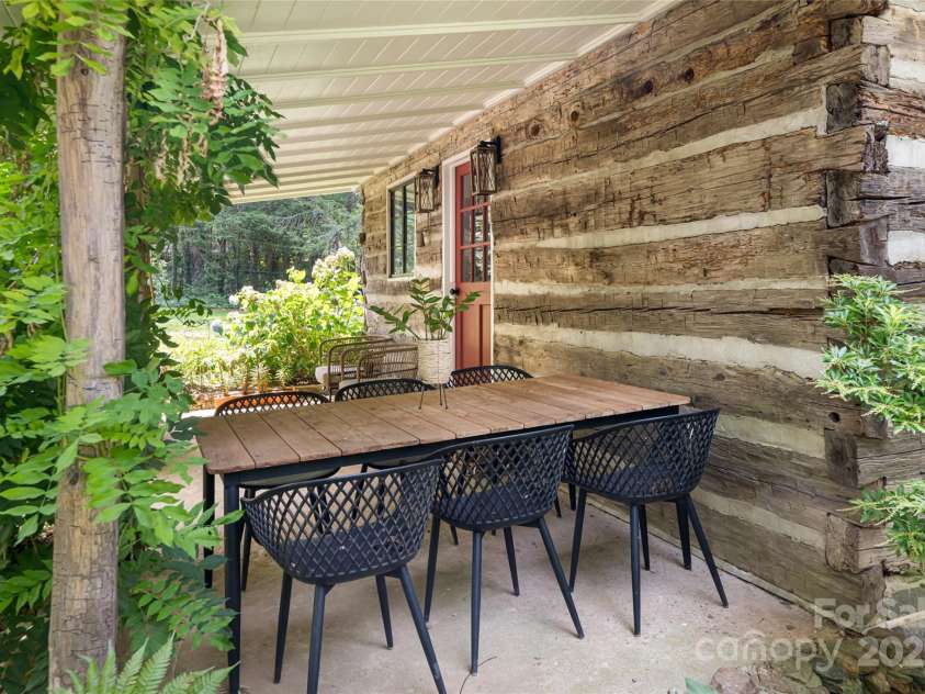 3 Lone Pine Road, Biltmore Forest, NC 28803.  MLS# CAR4286161, YatesRealty ID 30095. Cabin