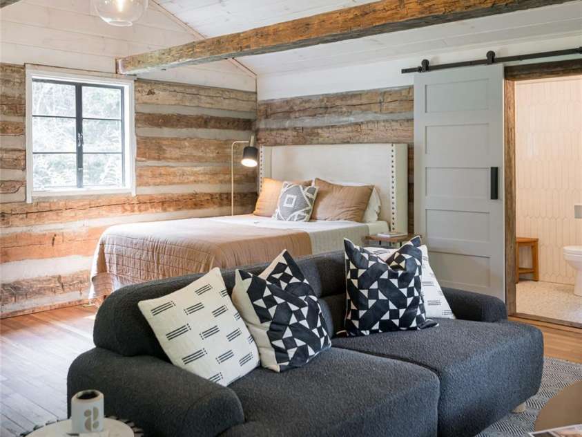 3 Lone Pine Road, Biltmore Forest, NC 28803.  MLS# CAR4286161, YatesRealty ID 30095. Cabin