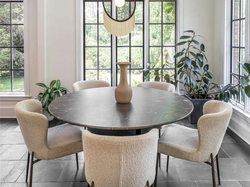 3 Lone Pine Road, Biltmore Forest, NC 28803.  MLS# CAR4286161, YatesRealty ID 30095. Casual Dinning Area