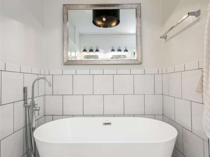 3 Lone Pine Road, Biltmore Forest, NC 28803.  MLS# CAR4286161, YatesRealty ID 30095. Primary Bath On Main