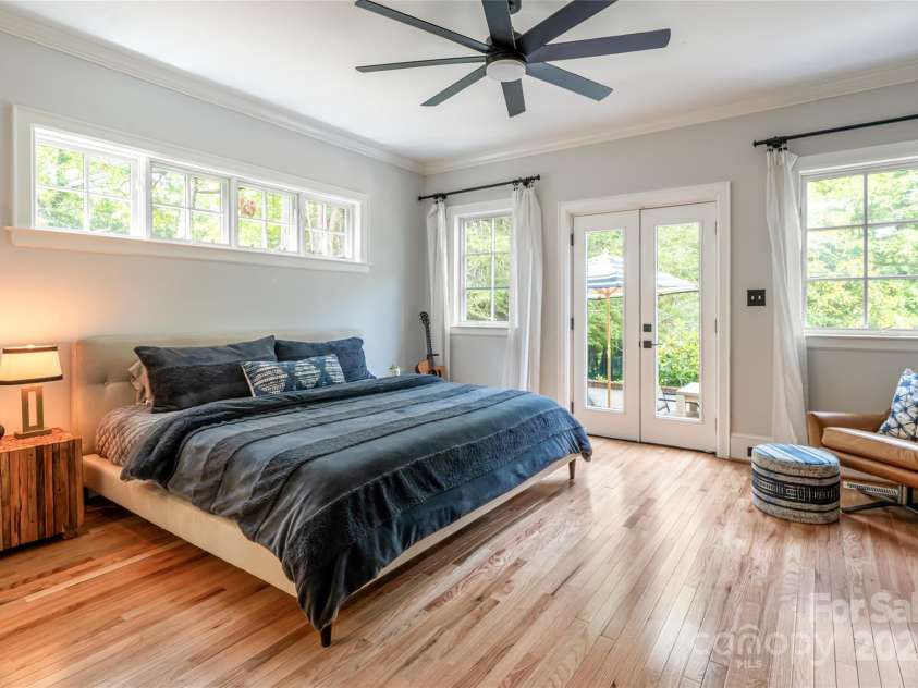 3 Lone Pine Road, Biltmore Forest, NC 28803.  MLS# CAR4286161, YatesRealty ID 30095. Primary On Main