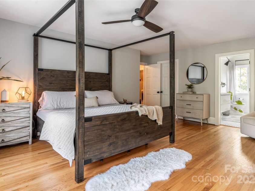 3 Lone Pine Road, Biltmore Forest, NC 28803.  MLS# CAR4286161, YatesRealty ID 30095. Primary On Upper