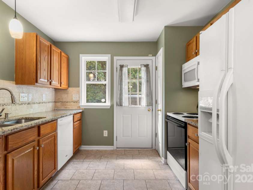 6708 Vlosi Drive, Charlotte, NC 28226.  MLS# CAR4286923, YatesRealty ID 30096. 