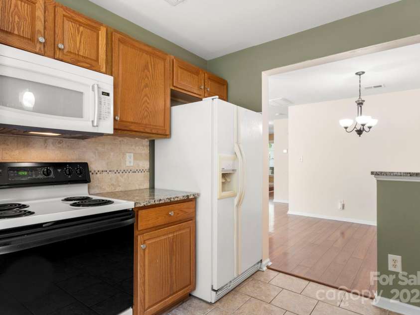 6708 Vlosi Drive, Charlotte, NC 28226.  MLS# CAR4286923, YatesRealty ID 30096. 
