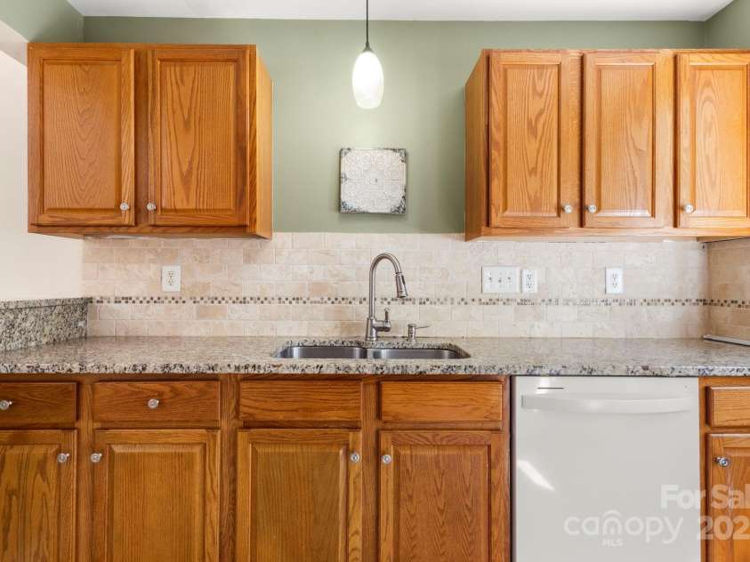 6708 Vlosi Drive, Charlotte, NC 28226.  MLS# CAR4286923, YatesRealty ID 30096. 