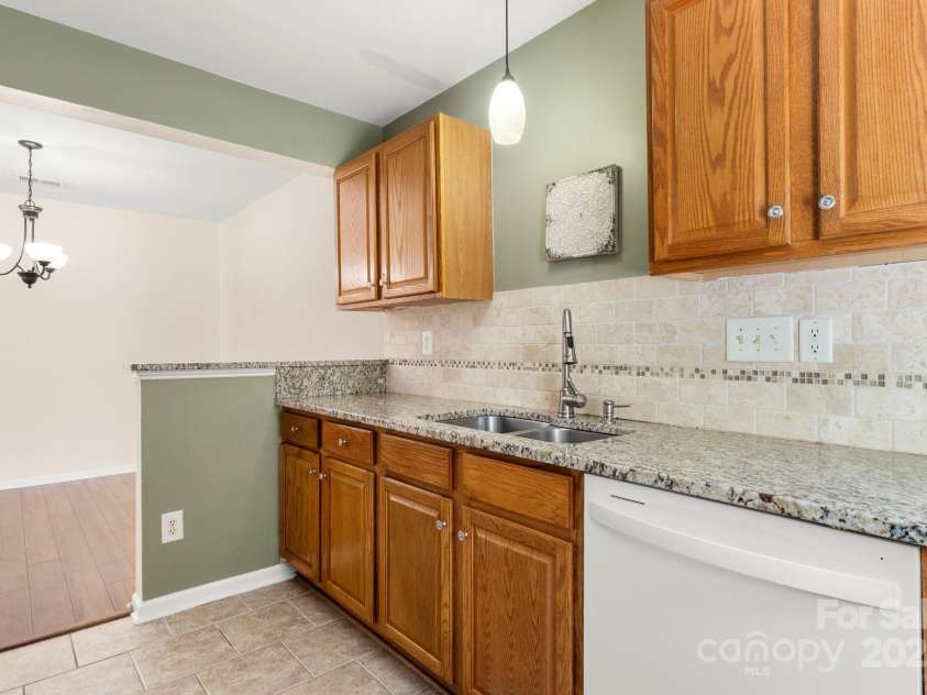 6708 Vlosi Drive, Charlotte, NC 28226.  MLS# CAR4286923, YatesRealty ID 30096. 