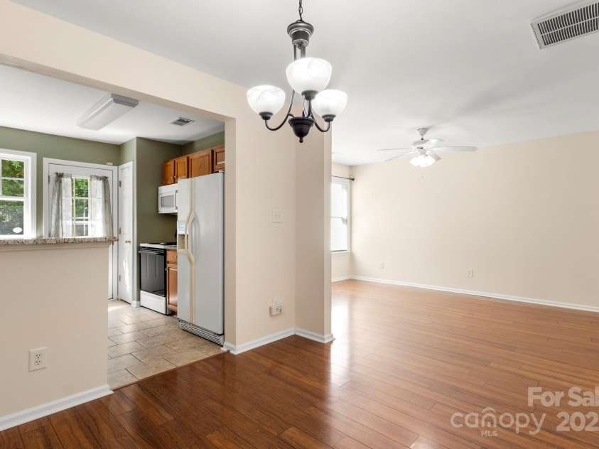 6708 Vlosi Drive, Charlotte, NC 28226.  MLS# CAR4286923, YatesRealty ID 30096. 