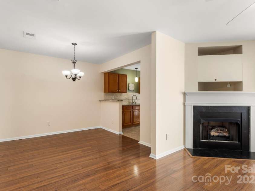 6708 Vlosi Drive, Charlotte, NC 28226.  MLS# CAR4286923, YatesRealty ID 30096. 