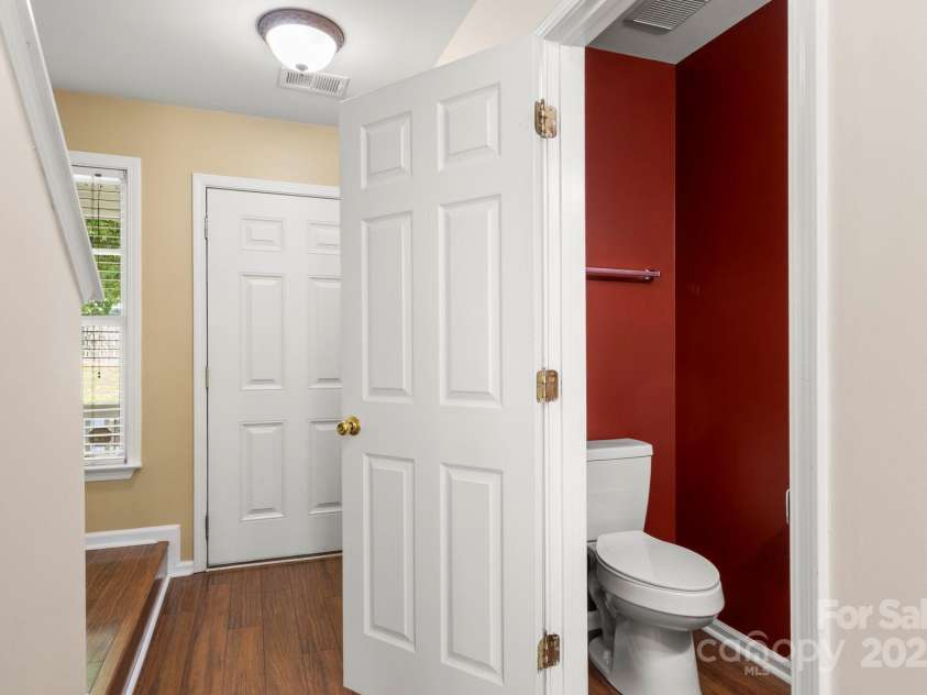 6708 Vlosi Drive, Charlotte, NC 28226.  MLS# CAR4286923, YatesRealty ID 30096. 