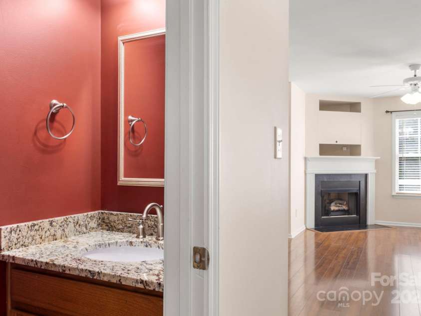 6708 Vlosi Drive, Charlotte, NC 28226.  MLS# CAR4286923, YatesRealty ID 30096. 