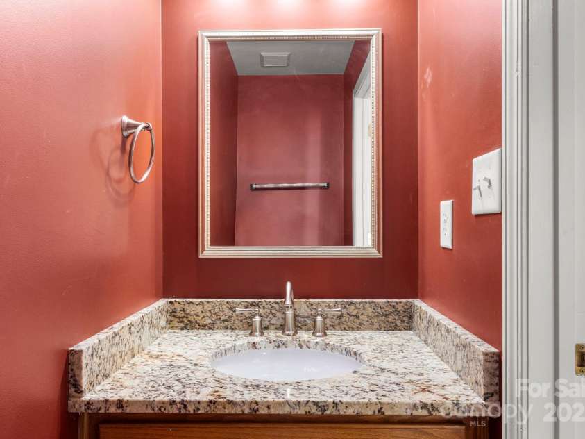 6708 Vlosi Drive, Charlotte, NC 28226.  MLS# CAR4286923, YatesRealty ID 30096. 