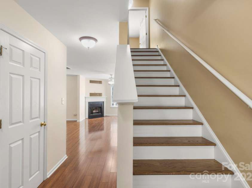 6708 Vlosi Drive, Charlotte, NC 28226.  MLS# CAR4286923, YatesRealty ID 30096. 