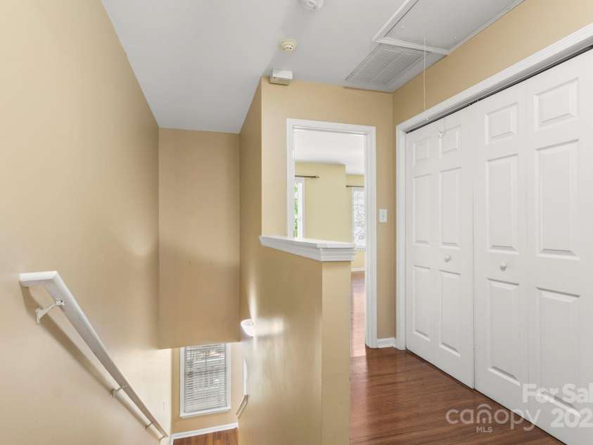 6708 Vlosi Drive, Charlotte, NC 28226.  MLS# CAR4286923, YatesRealty ID 30096. 