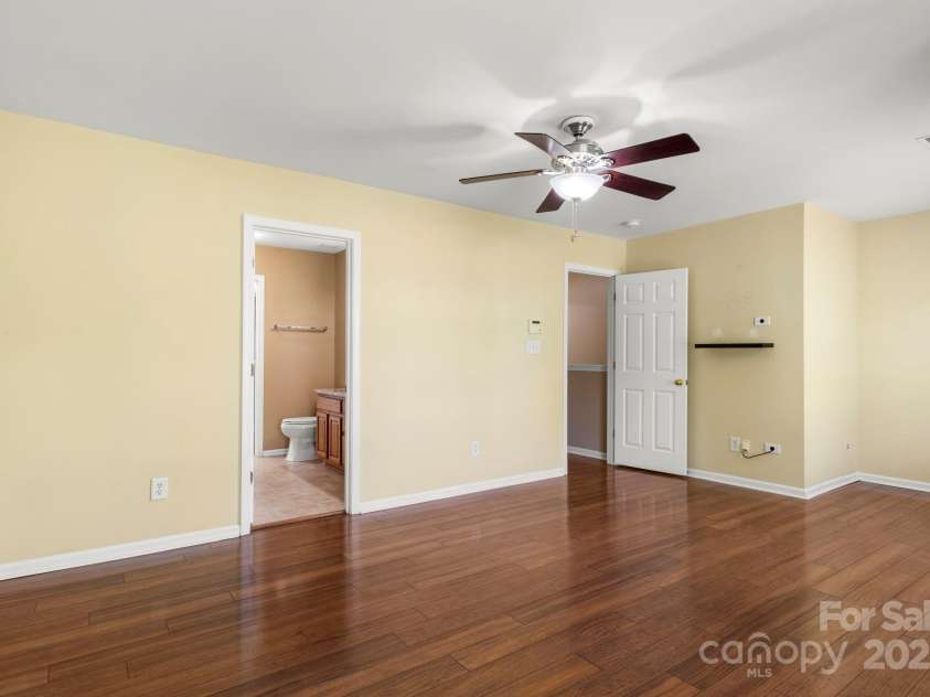 6708 Vlosi Drive, Charlotte, NC 28226.  MLS# CAR4286923, YatesRealty ID 30096. 