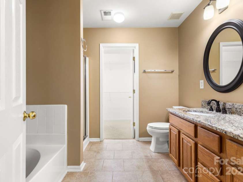 6708 Vlosi Drive, Charlotte, NC 28226.  MLS# CAR4286923, YatesRealty ID 30096. 