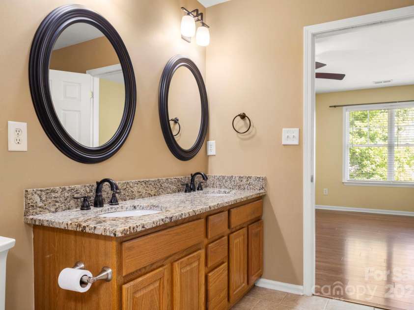 6708 Vlosi Drive, Charlotte, NC 28226.  MLS# CAR4286923, YatesRealty ID 30096. 