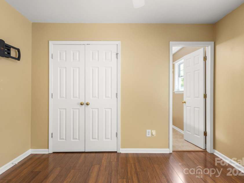 6708 Vlosi Drive, Charlotte, NC 28226.  MLS# CAR4286923, YatesRealty ID 30096. 