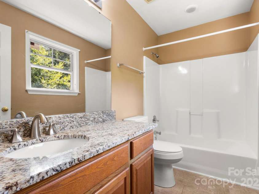 6708 Vlosi Drive, Charlotte, NC 28226.  MLS# CAR4286923, YatesRealty ID 30096. 