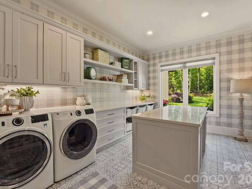 4064 Poplar Ridge Drive, Fort Mill, SC 29715.  MLS# CAR4385848, YatesRealty ID 30097. Wrap room/main laundry