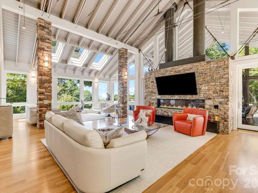 109 Cold Deck Way, Sylva, NC 28779.  MLS# CAR4378441, YatesRealty ID 30099. 
