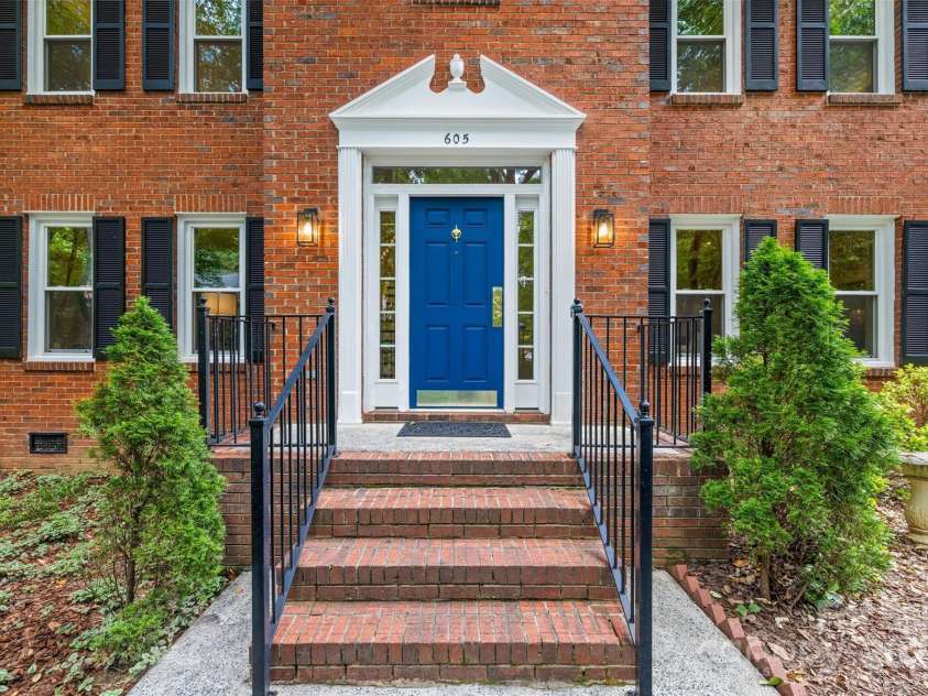 605 Giles Court, Matthews, NC 28105.  MLS# CAR4283220, YatesRealty ID 30099. 