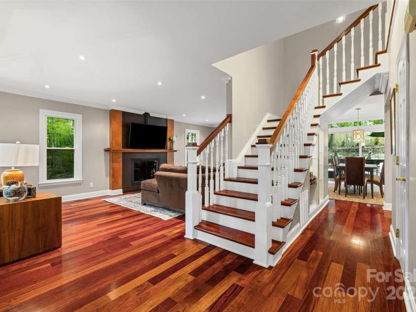 605 Giles Court, Matthews, NC 28105.  MLS# CAR4283220, YatesRealty ID 30099. 