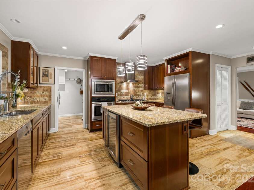 605 Giles Court, Matthews, NC 28105.  MLS# CAR4283220, YatesRealty ID 30099. 