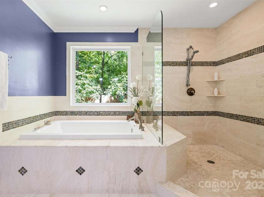 605 Giles Court, Matthews, NC 28105.  MLS# CAR4283220, YatesRealty ID 30099. 