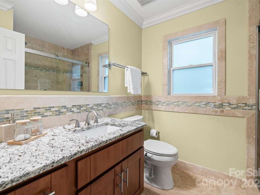 605 Giles Court, Matthews, NC 28105.  MLS# CAR4283220, YatesRealty ID 30099. 