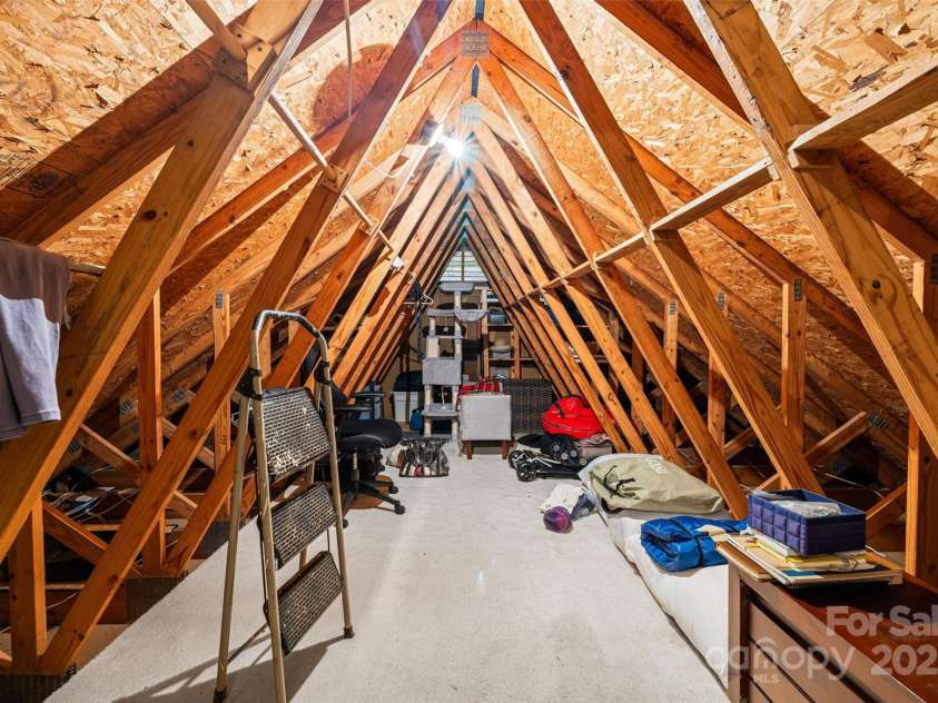 605 Giles Court, Matthews, NC 28105.  MLS# CAR4283220, YatesRealty ID 30099. 