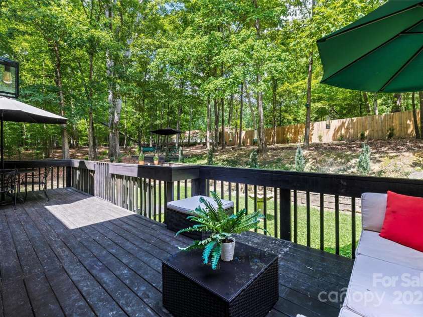 605 Giles Court, Matthews, NC 28105.  MLS# CAR4283220, YatesRealty ID 30099. 